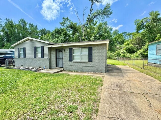 Primary Photo - 3943 Maynard Dr