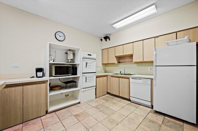 Building Photo - 3540 S Ocean Blvd