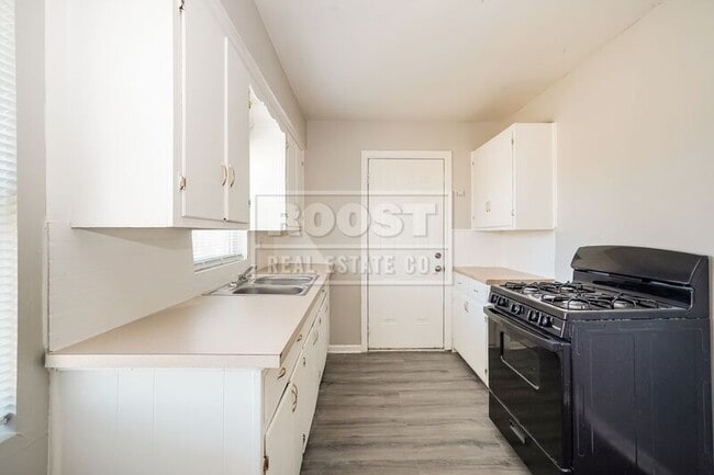 Building Photo - 108 Columbian Ave