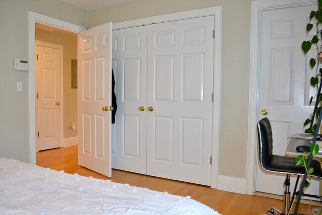 Building Photo - 1306 Columbia Rd