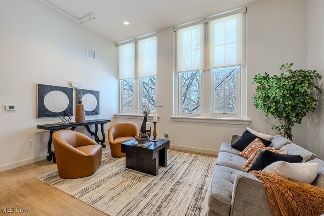 Building Photo - 25 E Spaulding St