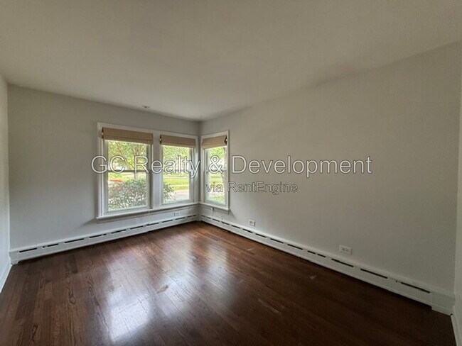Building Photo - 255 Crest Rd