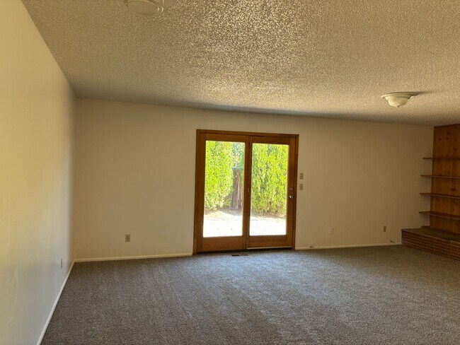 Building Photo - 2665 Scholl Dr