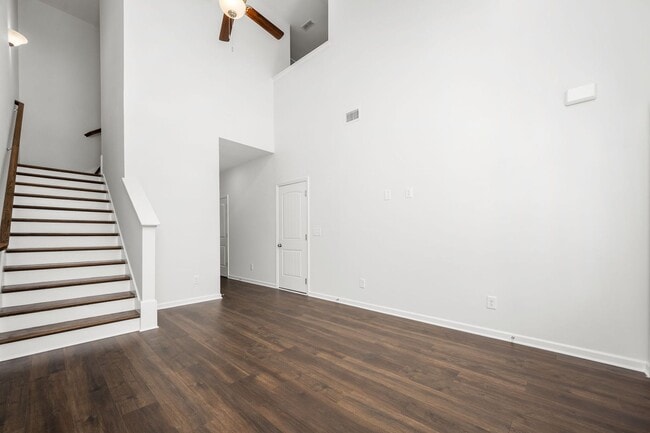 Building Photo - Park Place Townhome!