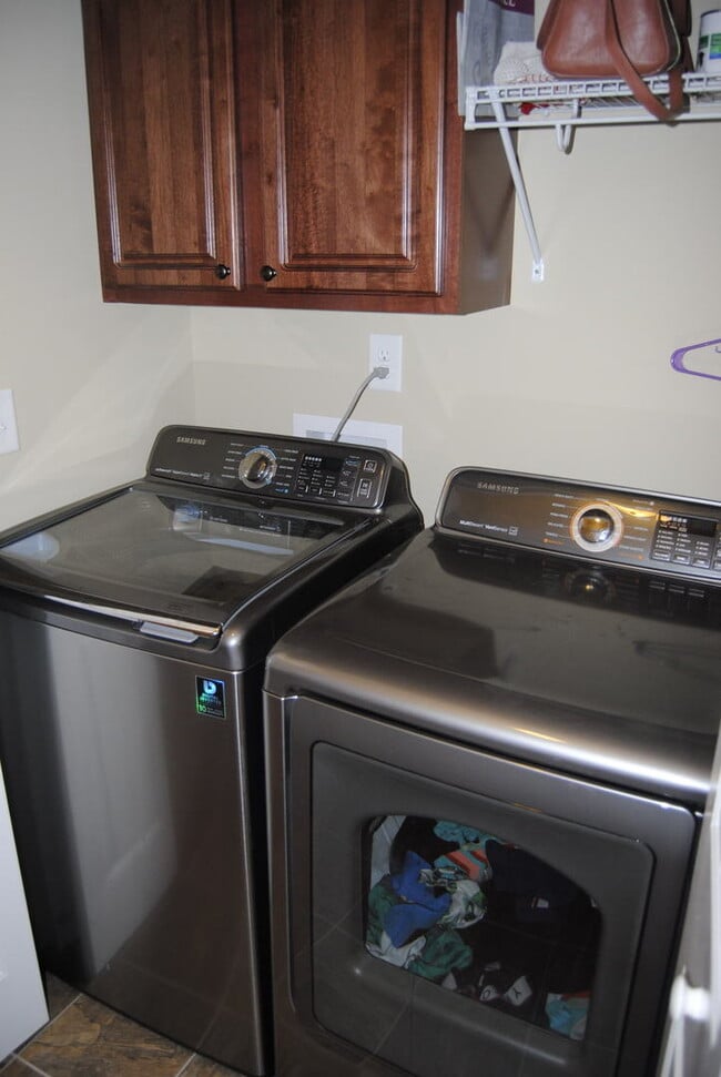 Building Photo - 210 Twilight Dr