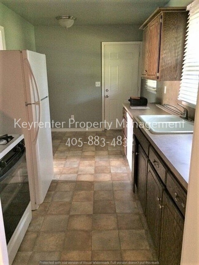 Building Photo - Renovated 3 Bedroom close to OU Campus!! LAWNCARE INCLUDED!!