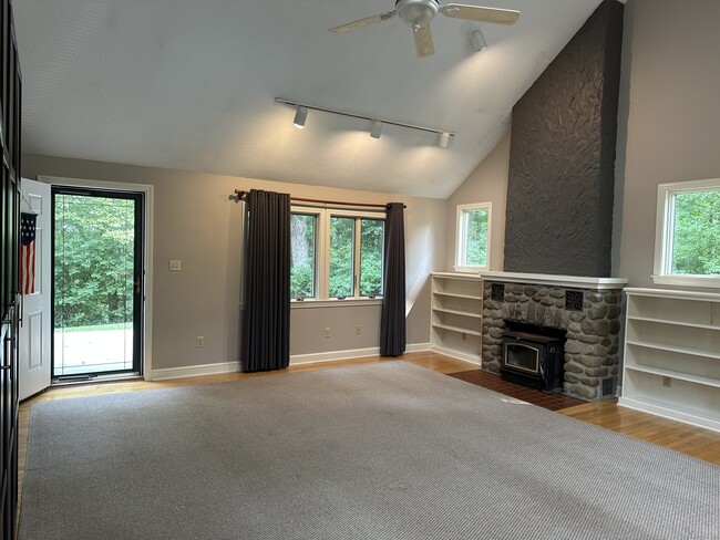 Building Photo - 135 Oregon Rd