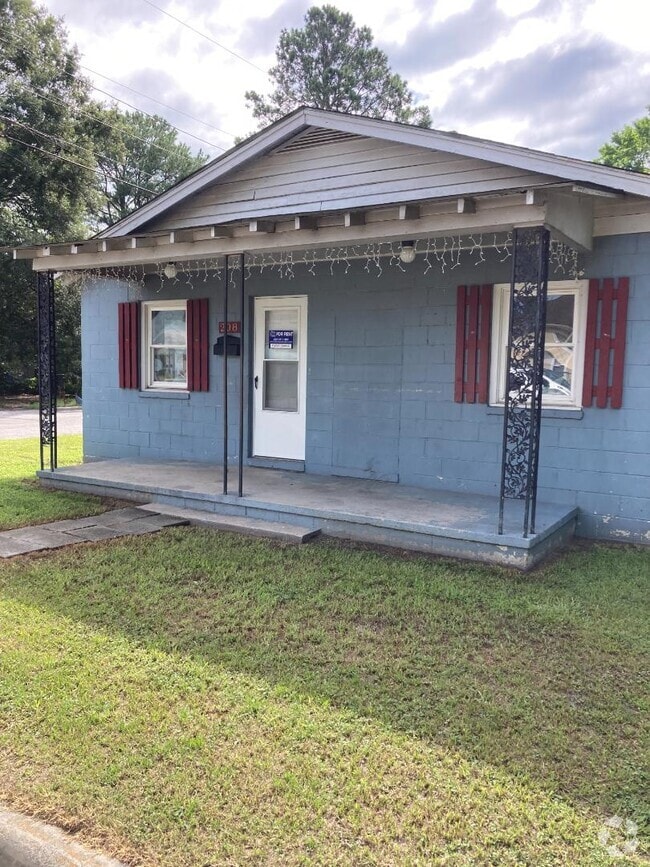 Building Photo - 208 Wainwright Ave E