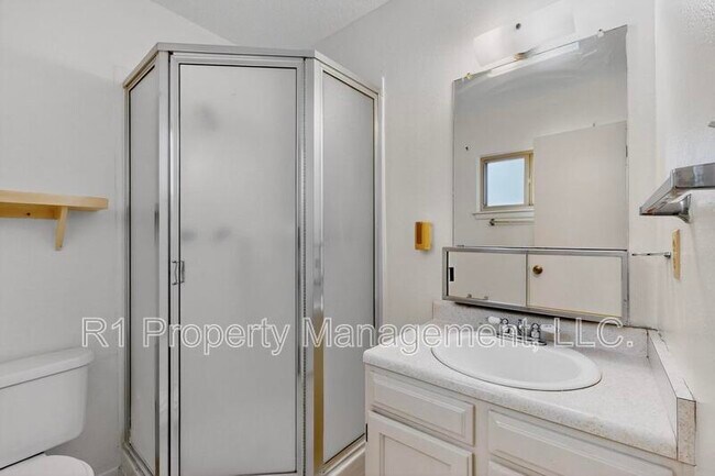 Building Photo - 2702 Avenida Del Sol