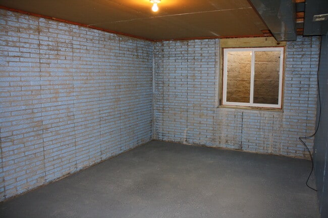 Building Photo - 1806 W 40th St