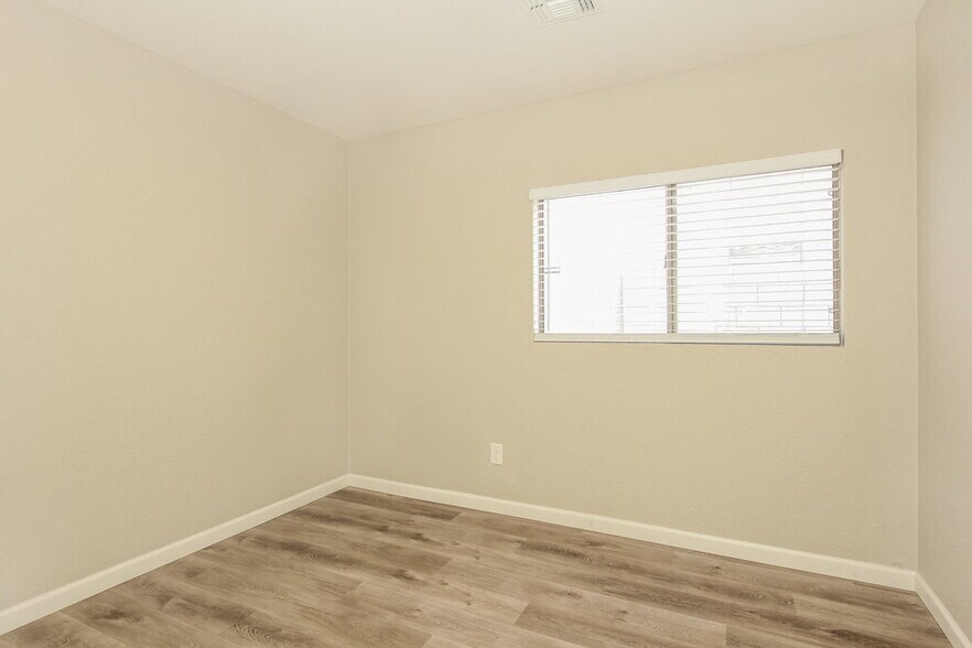 Building Photo - 9650 W Payson Rd