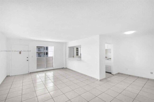 Building Photo - 1340 Lincoln Rd