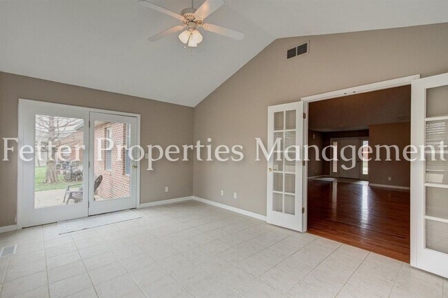 Building Photo - Beautiful 3bd 2.5 bath Northside