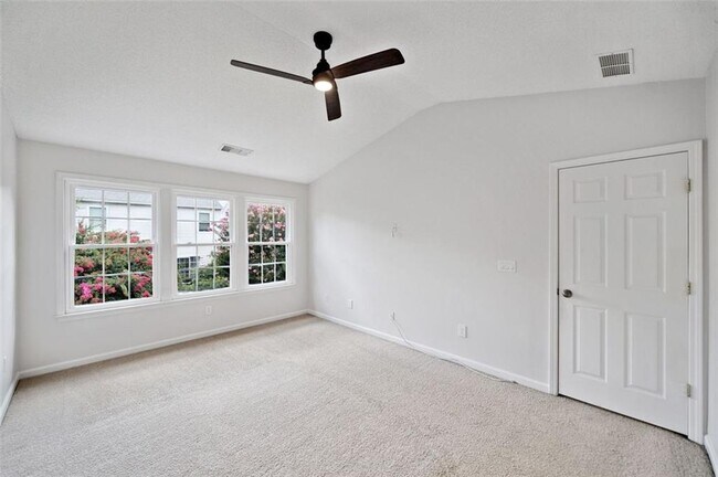 Building Photo - 1636 Heyford Cir NW