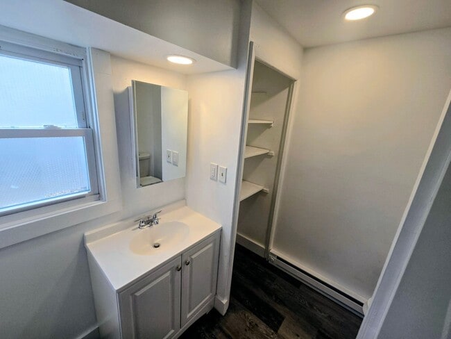 Building Photo - 416 W Whitehall St