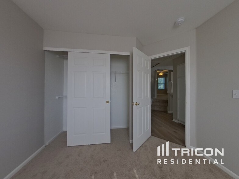 Building Photo - 9995 Strathfield Ln