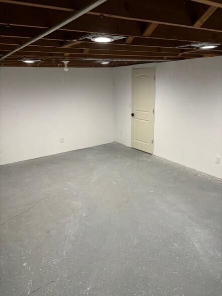 Building Photo - 6202 Franklin Ave