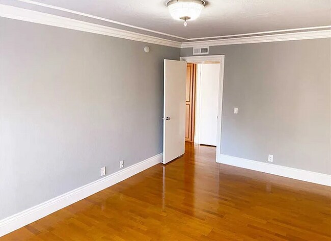 Building Photo - 310 N Civic Dr