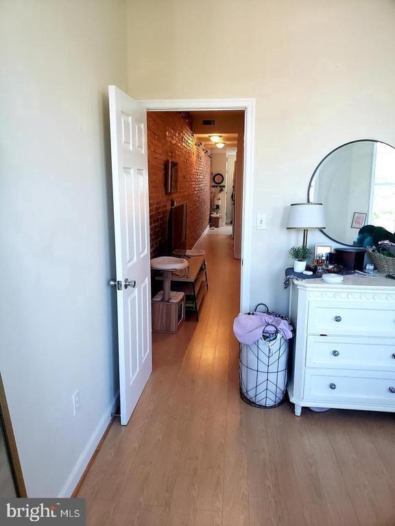 Building Photo - 445 E Fort Ave