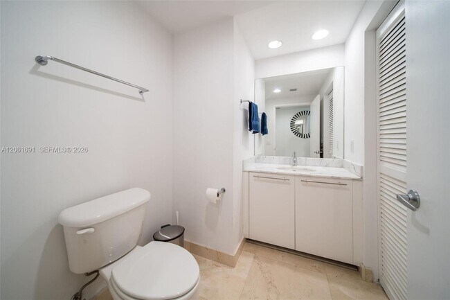 Building Photo - 950 Brickell Bay Dr