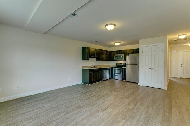 Building Photo - Two Story Townhome! Just a Short Walk to Campbell's Campus!