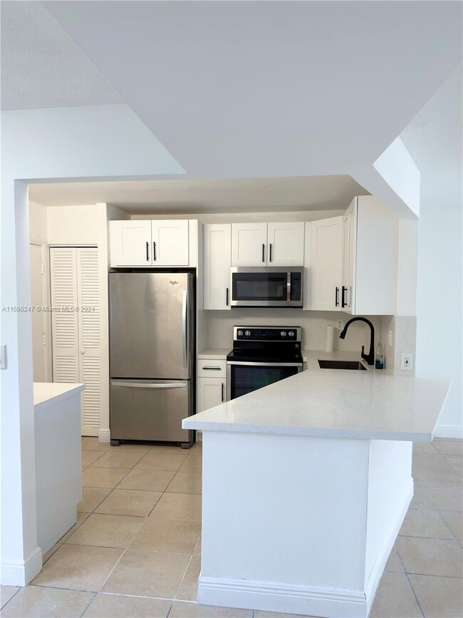 Building Photo - 2 bedroom in North Miami Beach FL 33179