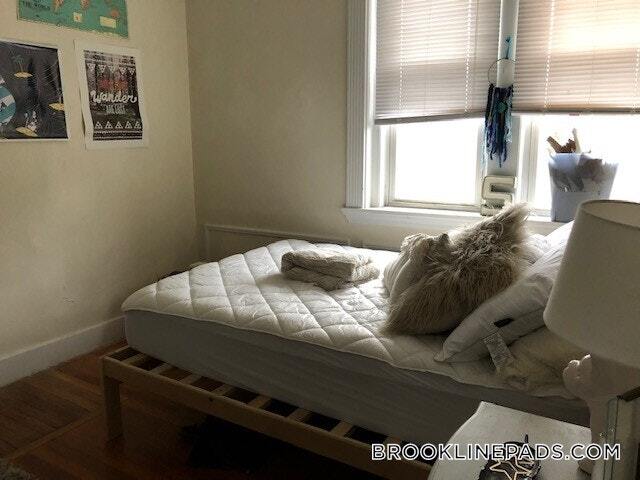 Building Photo - 318 St Paul St