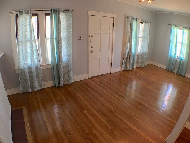 Building Photo - Central El Paso 2 bed REFRIG A/C with Moun...