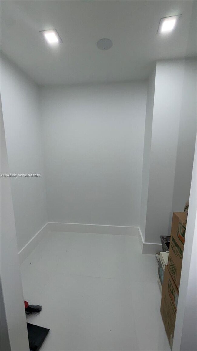 Building Photo - 2333 Brickell Ave