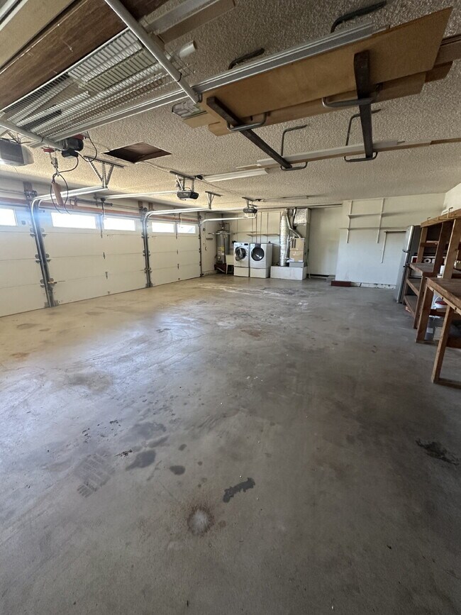 Building Photo - $5,250 - 4 Bed / 3 Bath Remodeled House in El Cajon