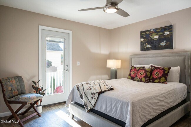 Building Photo - 166 Jefferson St