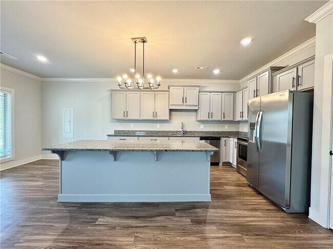 Primary Photo - 1015 NE Hts Ln