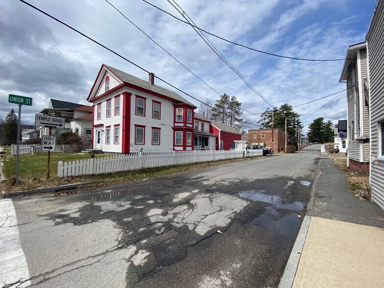 Building Photo - 196 Main St