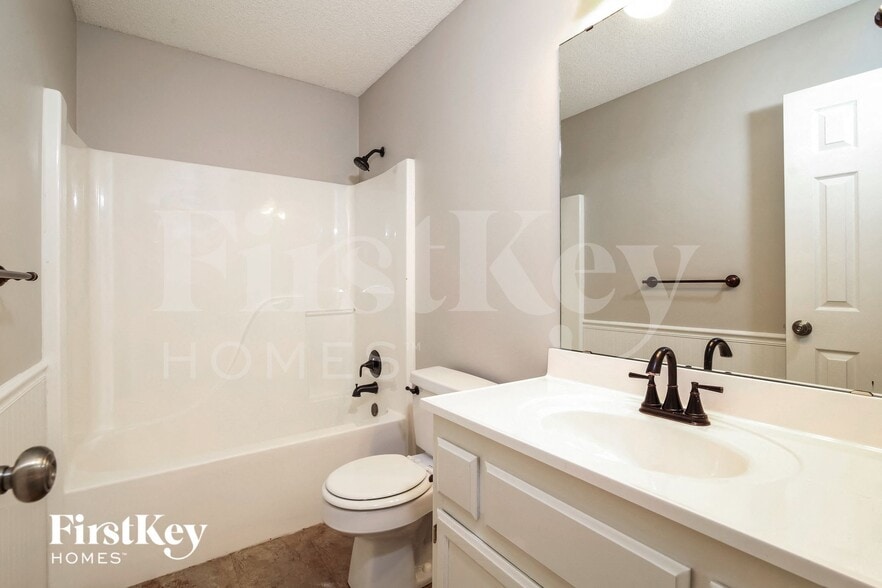 Building Photo - 8000 NE 108th Terrace