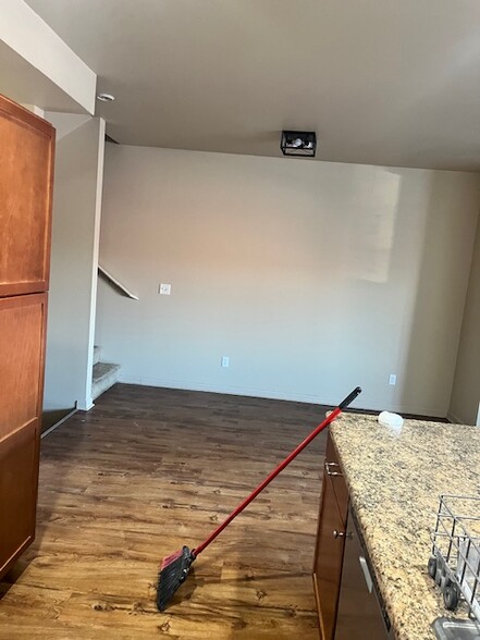 Building Photo - 3127 17th Ave W