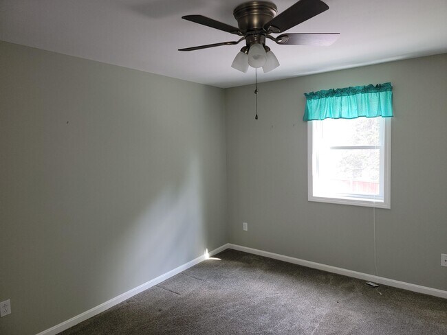 Building Photo - 345 Lake St