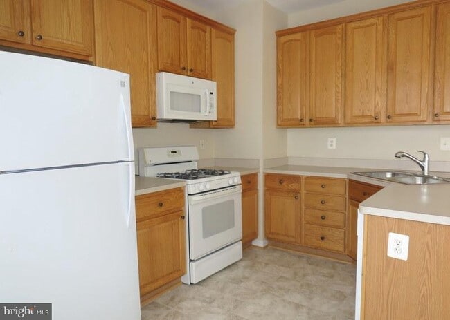 Building Photo - 1622 White Oak Vista Dr
