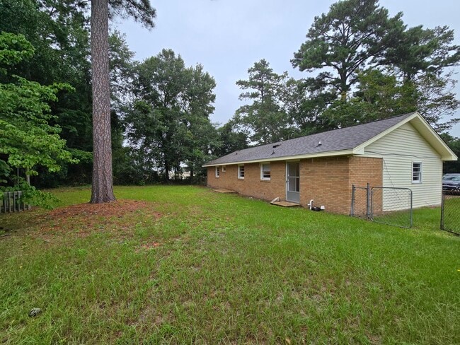 Building Photo - 106 Parish St