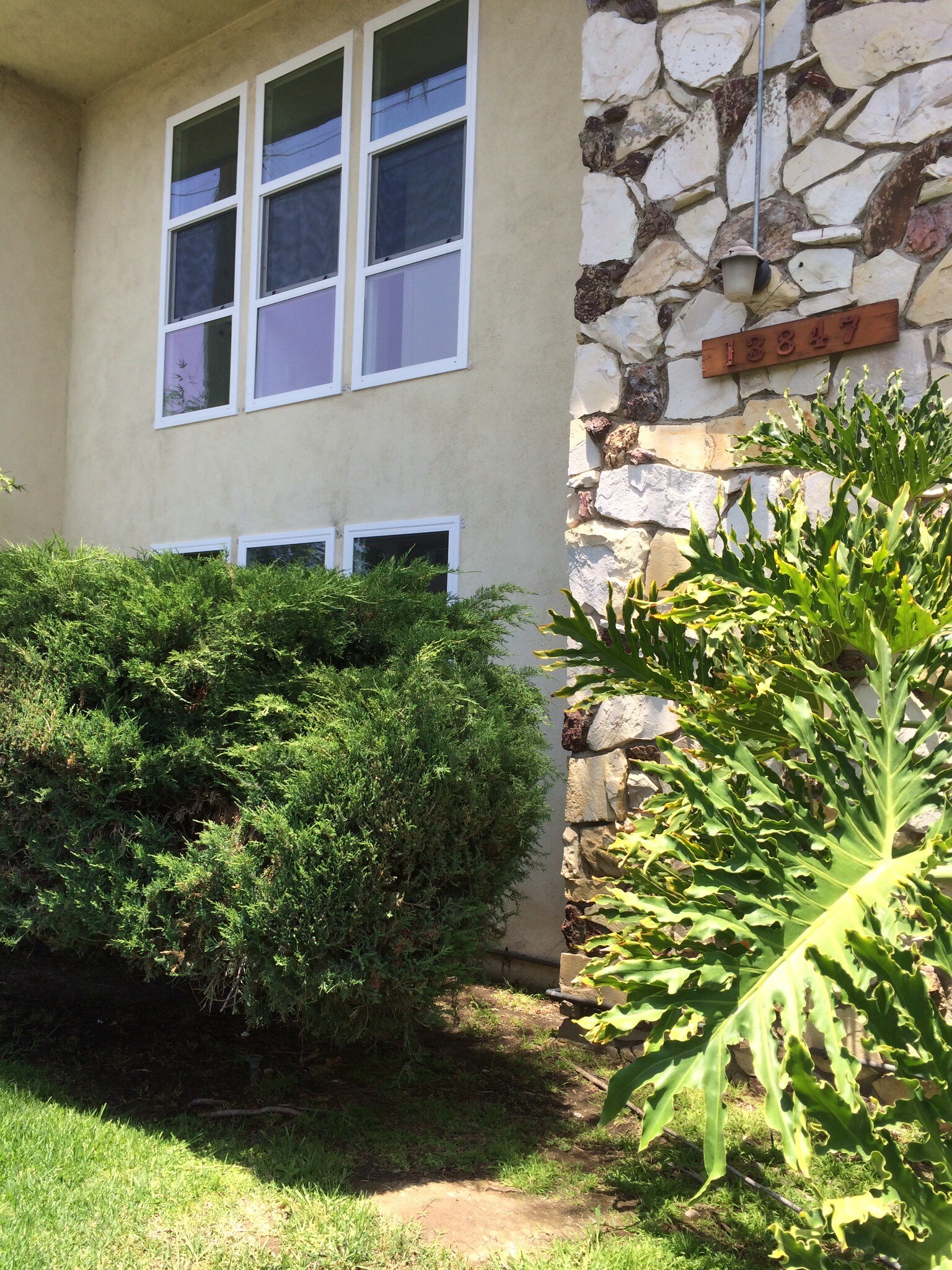 Building Photo - 13847 Burbank Blvd