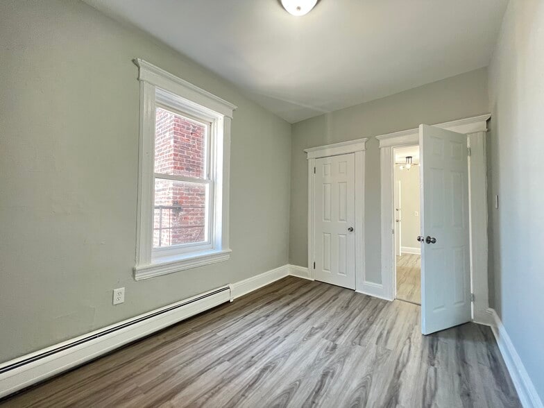 184 Garfield Ave 7 - 180 Garfield Ave