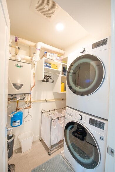 Building Photo - 3238 14th Ave W