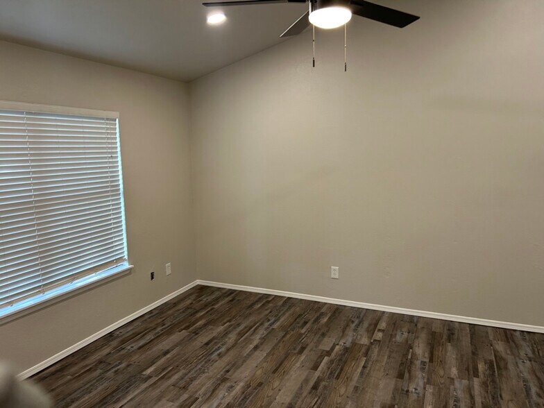 Building Photo - 4312 Avon Ct