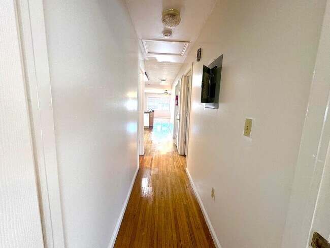 Building Photo - 161 W 53rd St