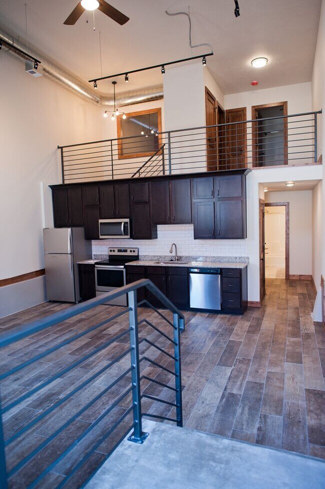 Building Photo - Union Biscuit West - 102