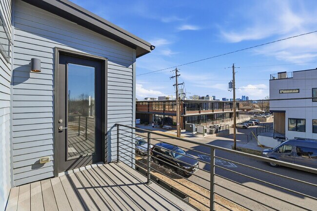 Building Photo - $5,640.95, $300 off the first month's rent, 4 Beds - 5 Bath, Townhouse in Denver with Office!