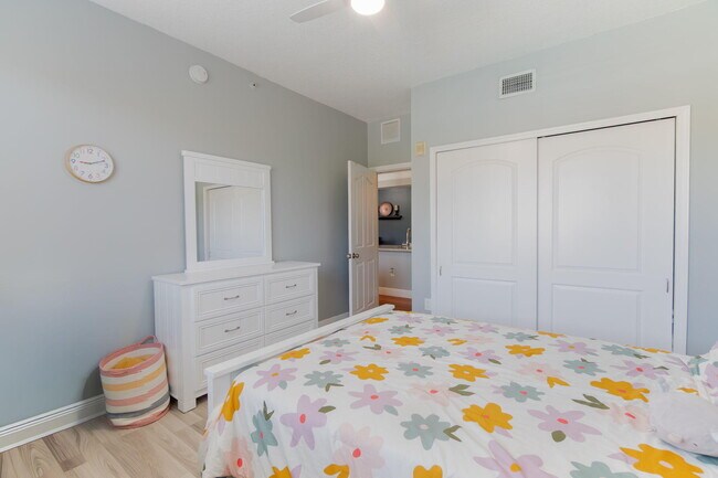Building Photo - 9901 Baywinds Blvd