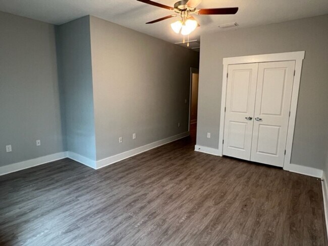 Building Photo - 318 N Sand Palm Rd