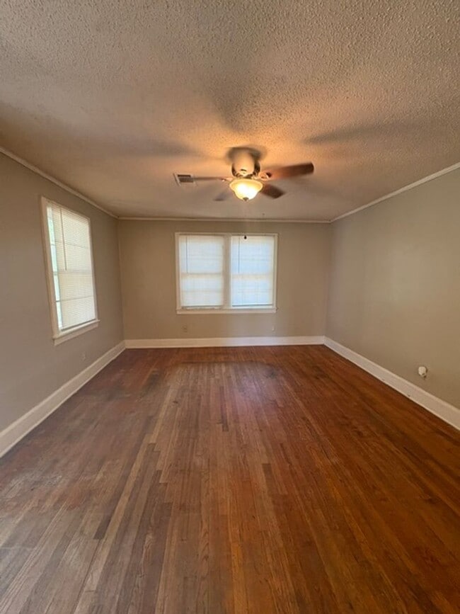 Building Photo - Renovated 2 Bedroom 1 Bath Home for Rent!!