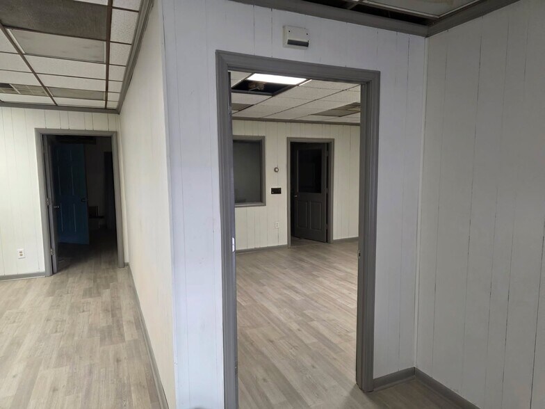 Building Photo - 116 W Main St