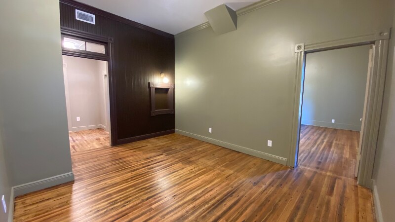 Building Photo - 208 S Trammell St
